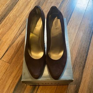 brown suede TAHARI heels